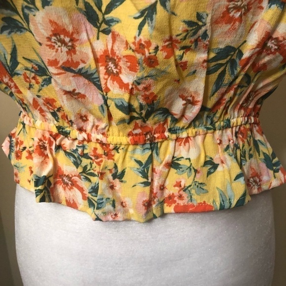 AEO Yellow Floral One Shoulder Crop Top NWT - Picture 5 of 8